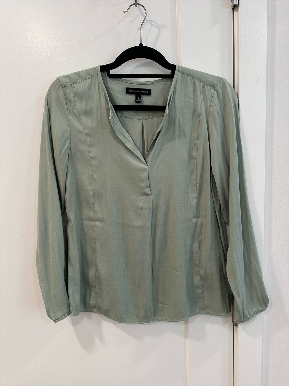 Banana Republic Sage Green Long Sleeve Blouse Size S